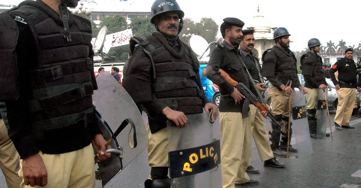 چنیوٹ کی تحصیل لالیاں میں پولیس پر فائرنگ
