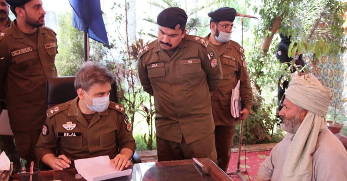 چنیوٹ میں ڈی پی او بلال ظفر کی تھانہ رجوعہ میں کھلی کچہری