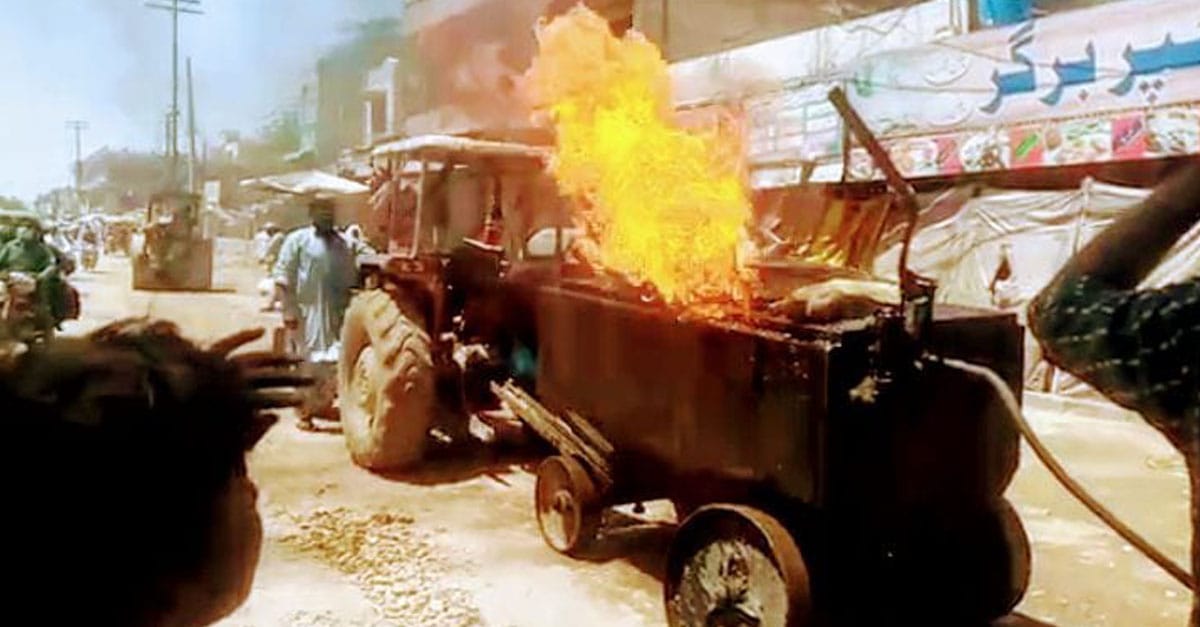ربوہ بازار میں روڈ کی مرمت کرتے ہوئے مزدور جھلس گیا
