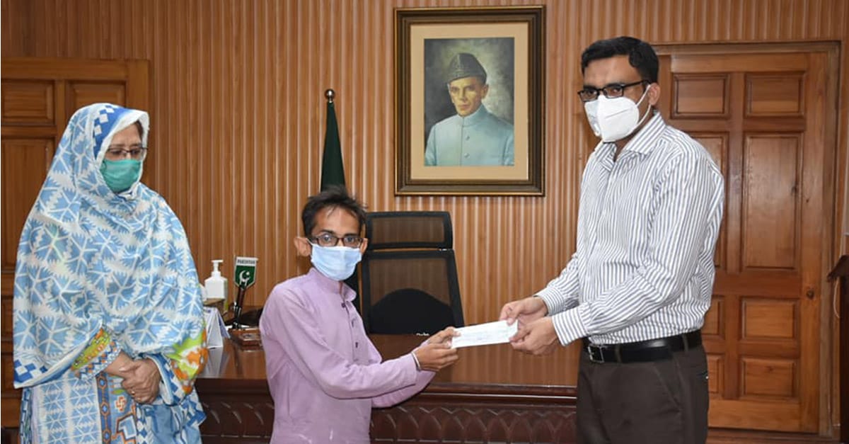 سوشل ویلفیئر اینڈ بیت المال کی جانب سے مستحق معذور افراد میں 2 لاکھ 50 ہزار روپے کے امدادی چیک تقسیم