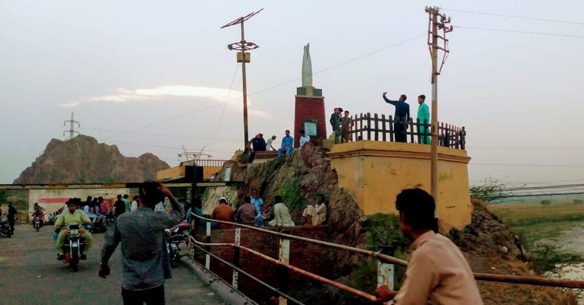 ربوہ میں بارش،موسم خوشگوار،لوگوں نے دریا کا رخ کرلیا