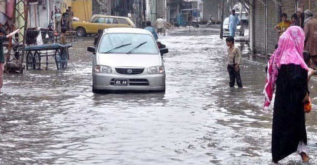 ربوہ میں بارش کی تباہ کاریاں،بازارپانی سے بھر گیا، پانی گھروں میں داخل