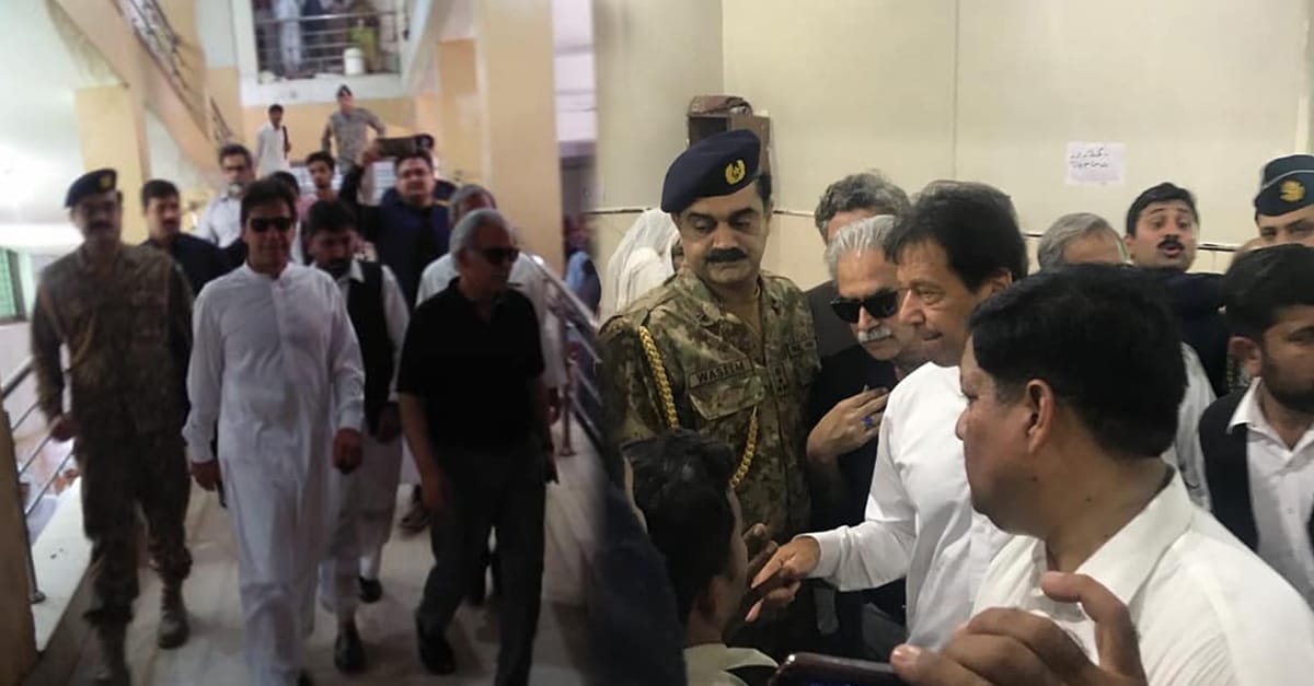 وزیر اعظم عمران خان کا اچانک سرگودھا ڈی ایچ کیو ہسپتال کا سرپرائز وزٹ،چنیوٹ آمد بھی متوقع