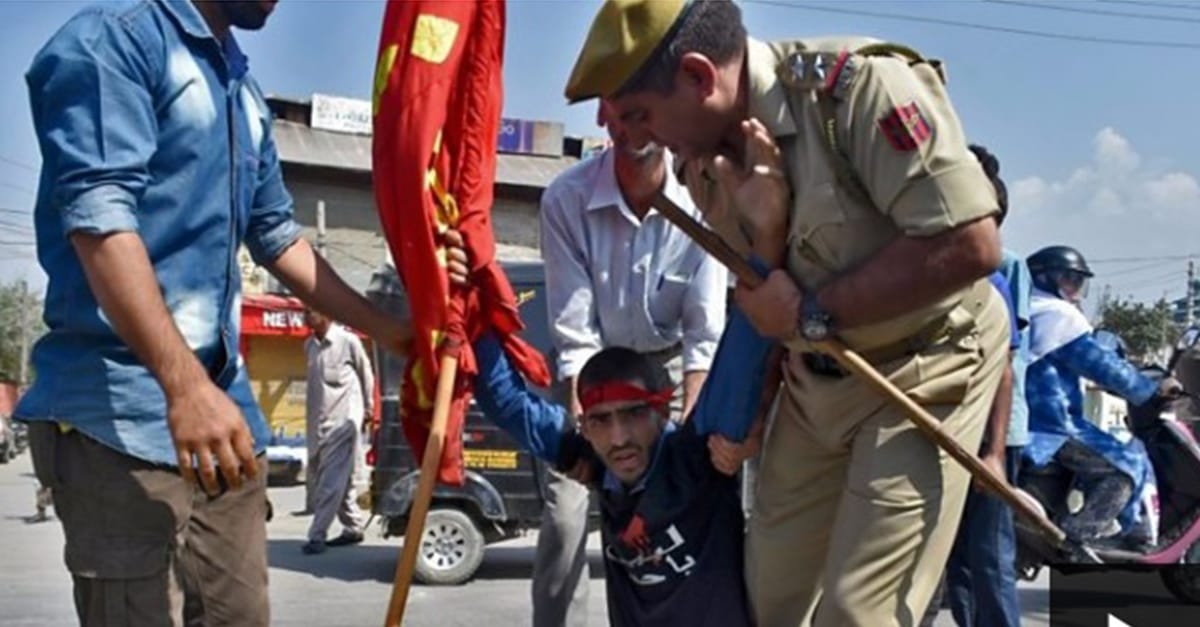انڈیا کے زیرِ انتظام کشمیر میں بچوں کی گرفتاریاں