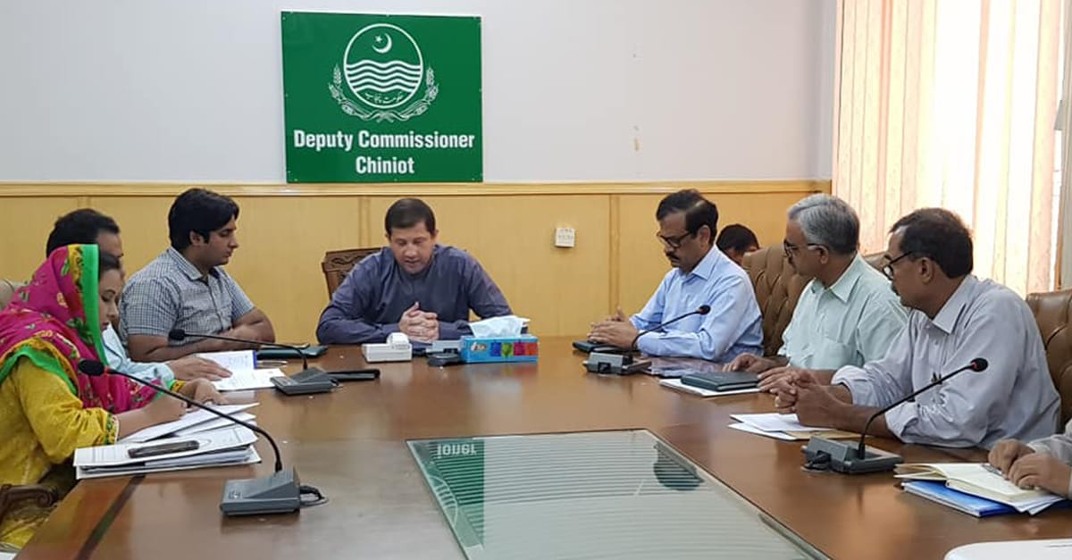 سٹوڈنٹس کی پڑھائی،ٹیچرز کی تنخواہیں و دیگر سہولیات کا خیال رکھیں اور انہیں فل سپورٹ کریں، ڈی سی چنیوٹ