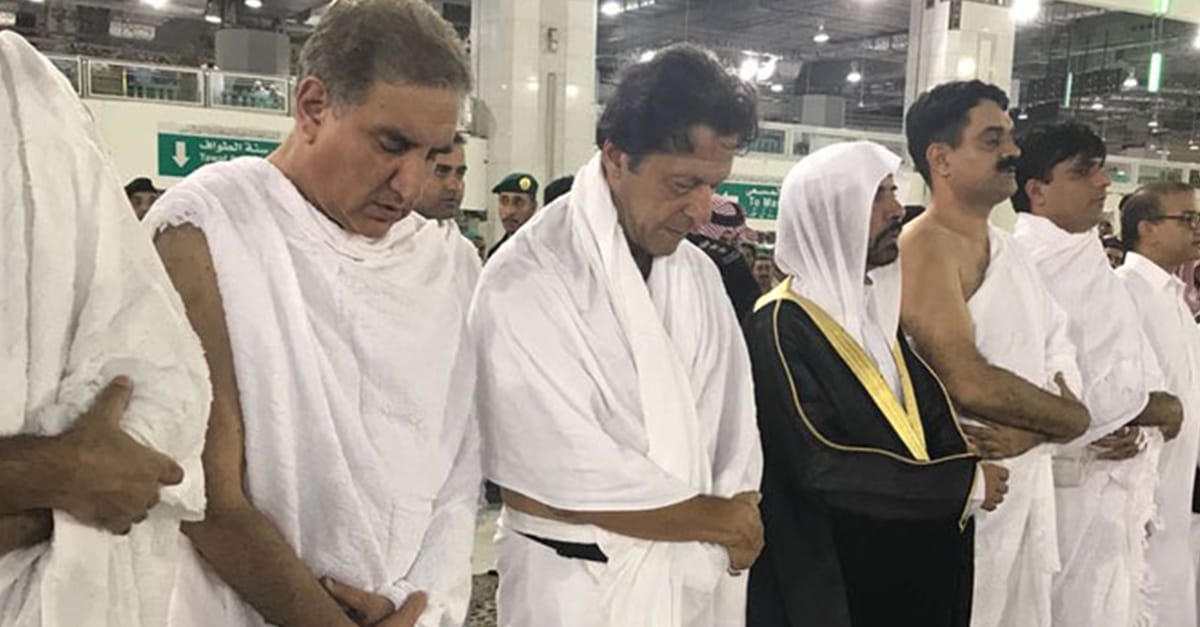 وزیراعظم عمران خان کی خانہ کعبہ کے اندر نماز کی ادائیگی کی تصاویر،خانہ کعبہ کا خصوصی دروازہ بھی کھولا گیا