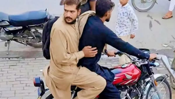گجرات میں نوجوان کا قتل: ’سعودی عرب سے آ کر‘ جنازے میں شریک بھائی ہی ملزم کیسے نکلا؟