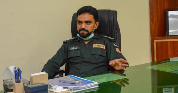 ریجنل ایمرجنسی آفیسر فیصل آباد میاں محمد اشفاق کا ریسکیو 1122 چنیوٹ کا دورہ