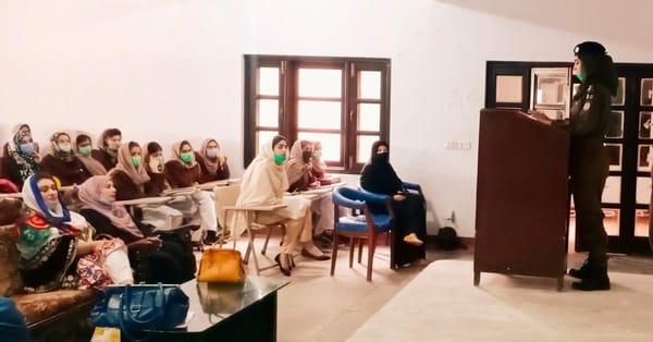 چنیوٹ پولیس کی جانب سے دین کالج برائے خواتین میں ویمن سیفٹی ایپلیکیشن سے متعلق آگاہی سیمینار