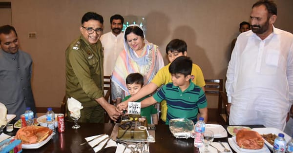 چنیوٹ:ریٹائرمنٹ کے موقع پر ایس پی انوسٹی گیشن ,ہیڈ کانسٹیبل اور کانسٹیبل کے اعزاز میں الوداعی تقریب