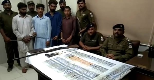 چناب نگر: چوری, نقب زنی کی وارداتوں میں مطلوب گینگ گرفتار،اسلحہ،نقدی،سونا برآمد،مقدمہ درج