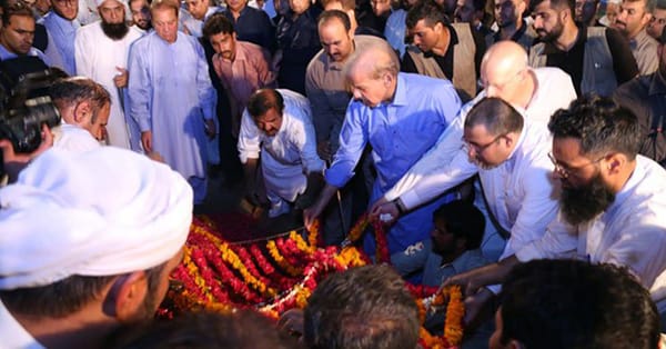 بیگم کلثوم نواز کو جاتی امرا میں سپردخاک کردیا گیا
