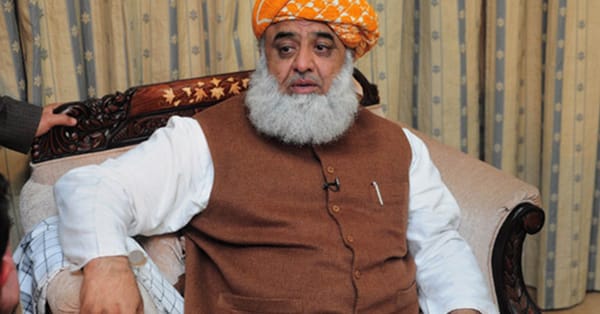 یہ سڑک کرتار پورہ سے گزرتے ہوئے قادیان جا کر رکتی ہے، مولانہ فضل الرحمان نے کرتار پور بارڈر کھلنے کو بھی احمدیوں کیساتھ جوڑ دیا