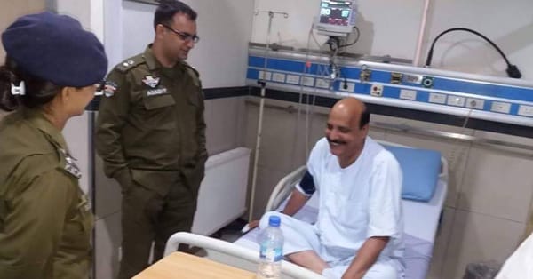 ڈی ایس پی بھوانہ کو دل کا دورہ طاہر ہارٹ انسٹیٹیوٹ چناب نگر منتقل،ڈی پی او عیادت کرنے پہنچ گئے